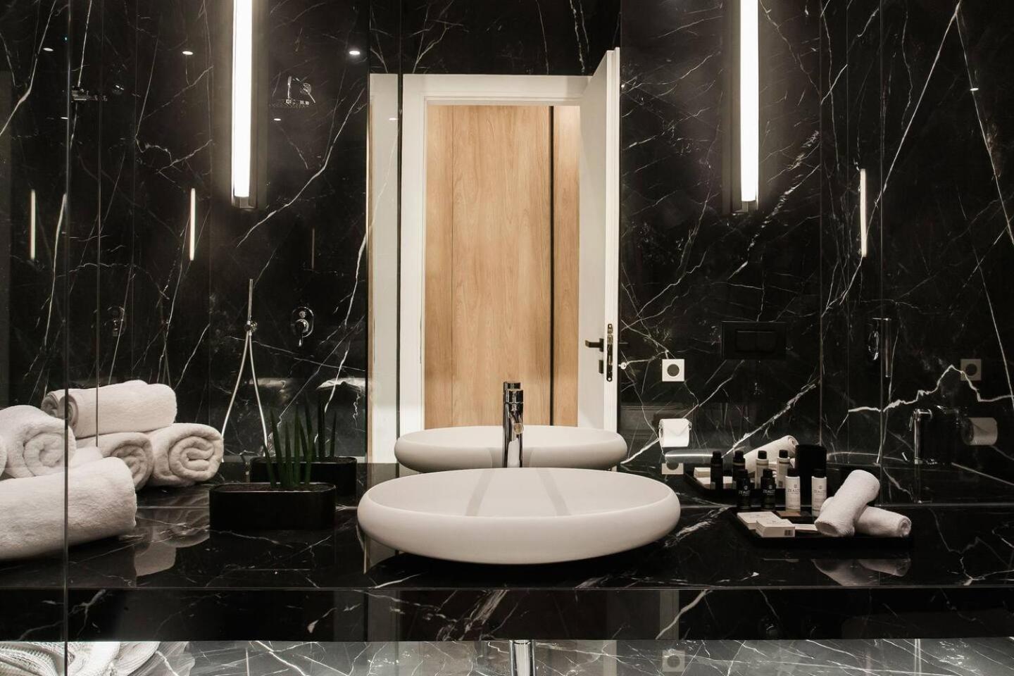 2 Sidebyside Suites In Athens Riviera By The Olon المظهر الخارجي الصورة
